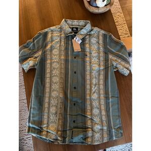 QUIKSILVER MENS XL SHORT SLEEVE BUTTONDOWN